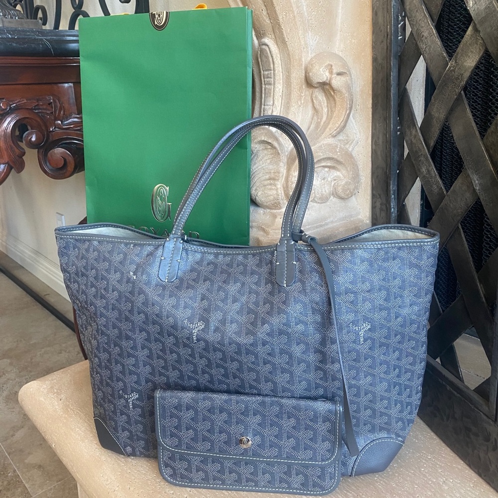 Grey goyard tote with pouch. Fresh from goyard